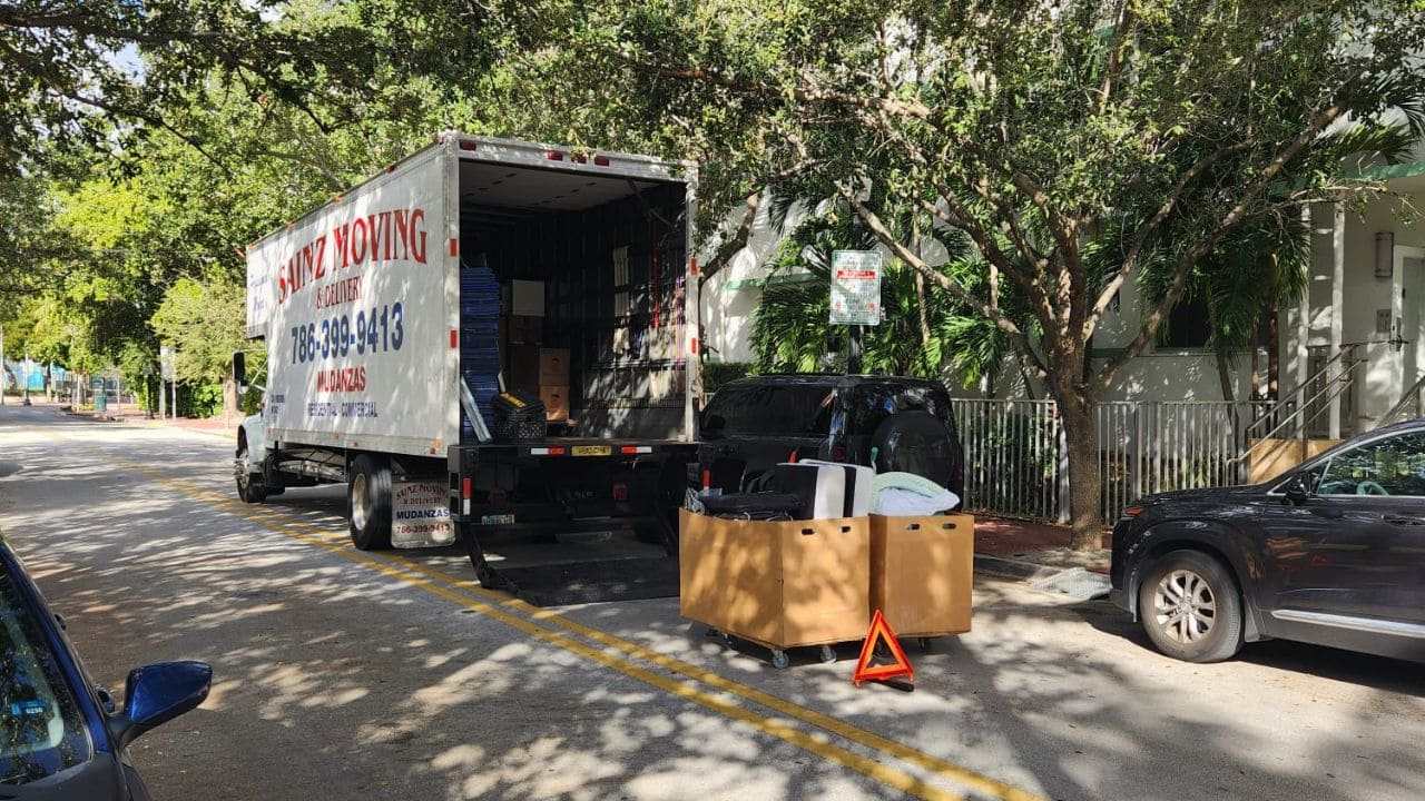 "Licensed and insured moving company providing long-distance moving services in Florida"