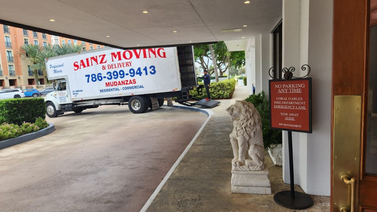 "Licensed and insured moving company providing long-distance moving services in Florida"